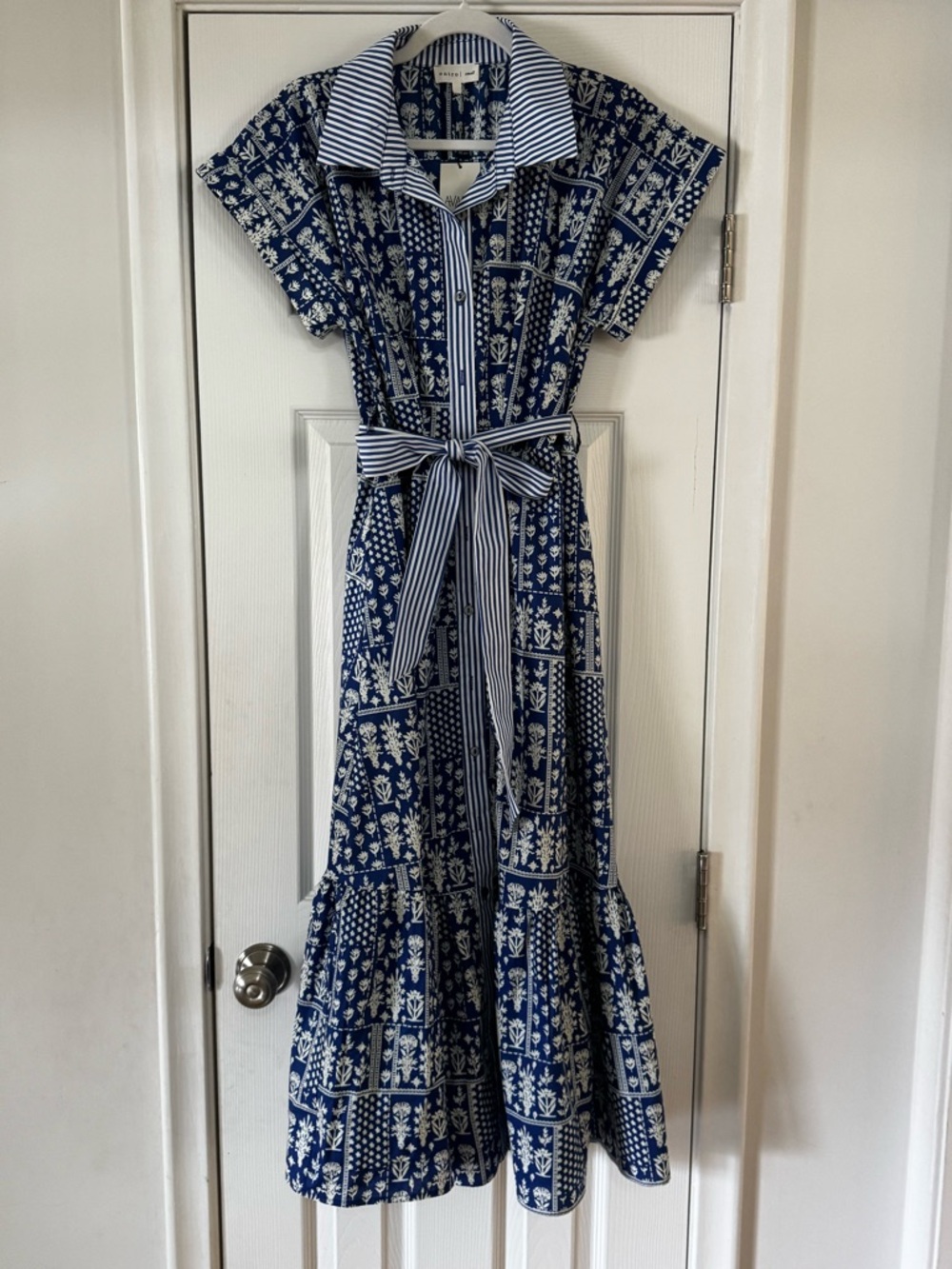 AVARA LILLIANA NAVY PATTERNED DRESS - Picture 3 of 4